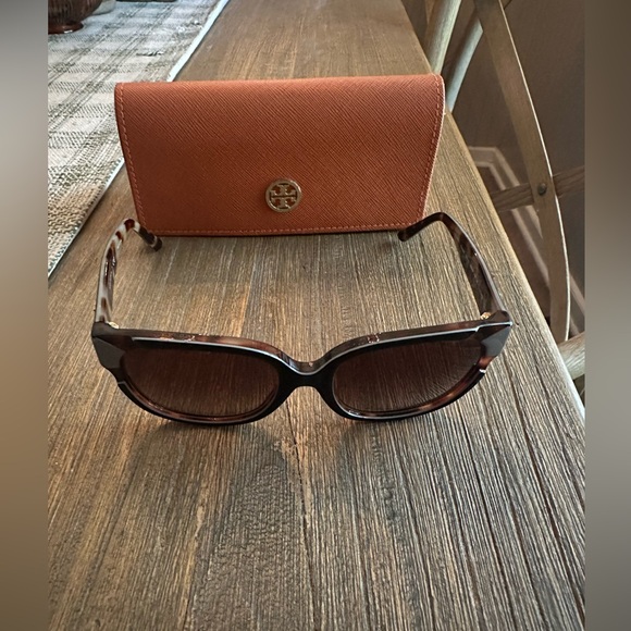Tory Burch Sunglasses with Case. main image 6
